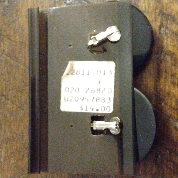 Retro vintage clip on earrings - Picture 4 of 4